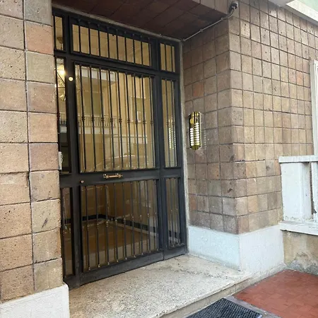 Casa Romana Vaticano-metro Rome